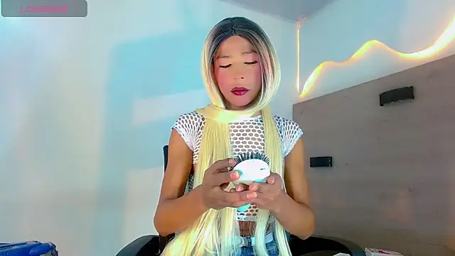 SinnthyaFoxxy online show from April 2026 07:43:01 PM