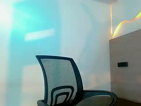 SinnthyaFoxxy online show from April 2026 07:47:01 PM