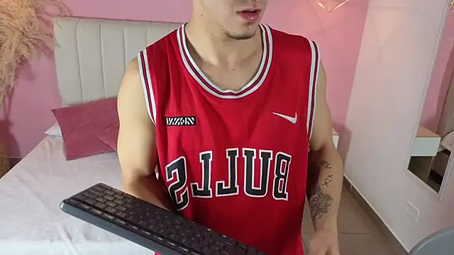 jhan vassilis online show from April 2026 01:41:01 PM