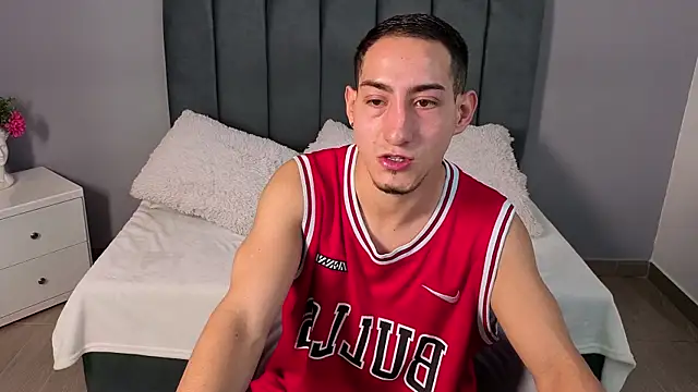 jhan vassilis online show from April 2026 01:38:01 AM