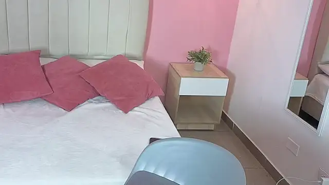 jhan vassilis online show from April 2026 05:12:02 AM