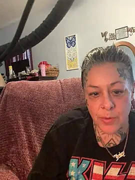 Kitty bang online show from April 2026 07:21:02 PM