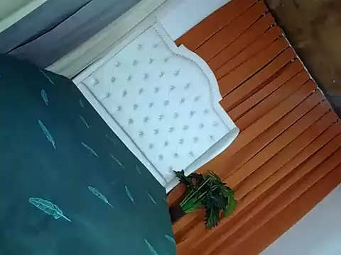 bigcock rhiana online show from April 2026 05:17:02 PM