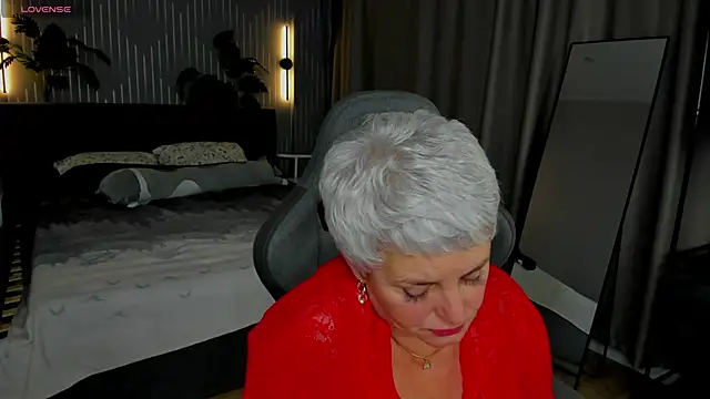 Linda Zef1r online show from June 2026 01:34:02 AM