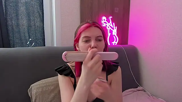 Marie Reyess online show from April 2026 05:00:02 AM