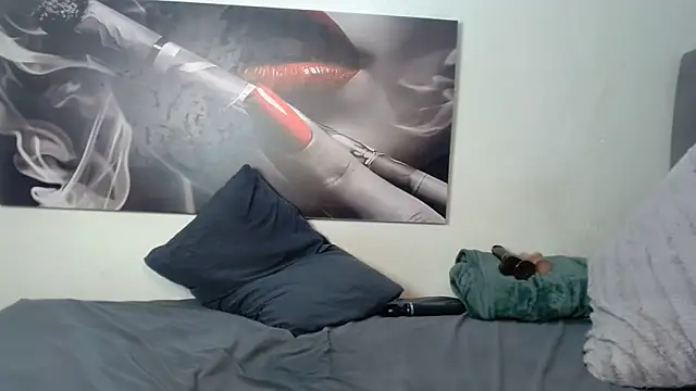 Lola-77 online show from April 2026 09:39:33 PM