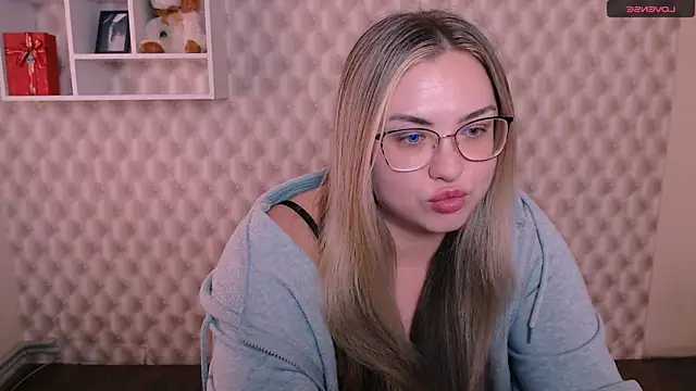 AminaSoul  online show from April 2026 09:43:01 AM