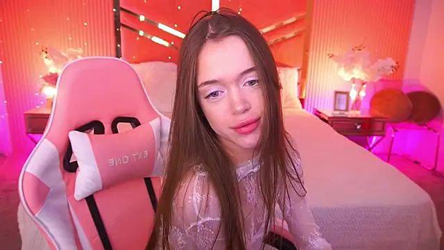 LunarDolly online show from April 2026 06:09:01 AM