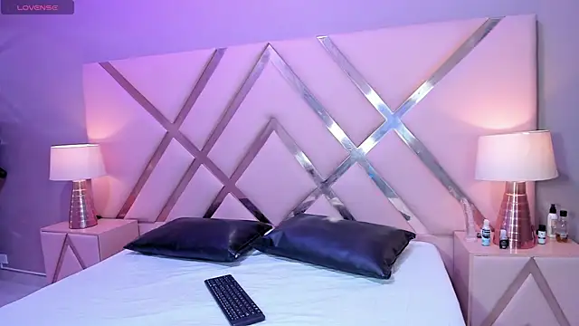 QueenofFirex online show from April 2026 08:01:02 PM