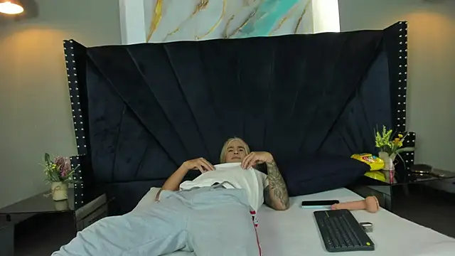 sophiebrady online show from April 2026 09:39:33 PM