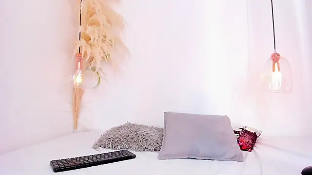 Snapshot of Alexa_fox669 chatting on May 2026 01:17:02 PM Alexa fox669 online show from May 2026 01:17:02 PM
