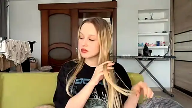 ElvieTribou online show from April 2026 08:09:02 AM