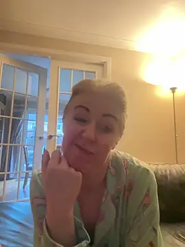 Laylaskyexx online show from April 2026 06:19:01 AM