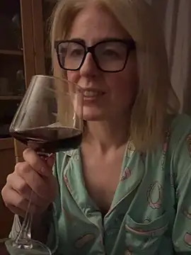 Laylaskyexx online show from April 2026 09:26:02 PM