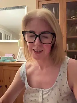 Laylaskyexx online show from April 2026 09:39:33 PM