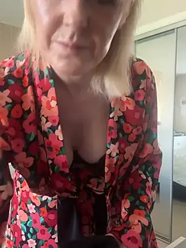 Laylaskyexx online show from June 2026 06:52:02 AM