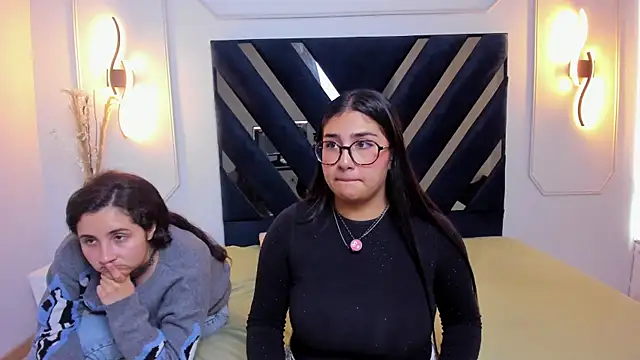 Elisa n Emma online show from April 2026 07:36:01 PM