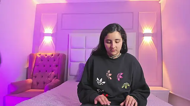 Elisa n Emma online show from April 2026 01:39:01 PM