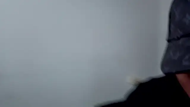 Charlie Foxie online show from April 2026 03:33:01 AM