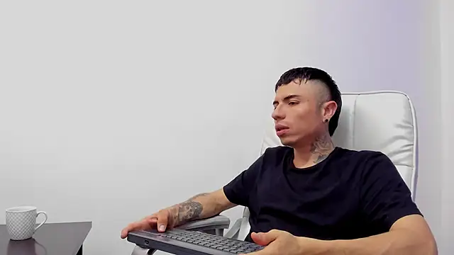 Charlie Foxie online show from April 2026 03:21:01 AM