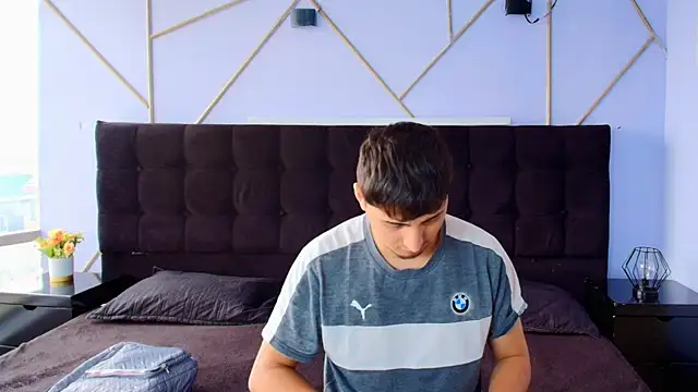 Sweett Sinn  online show from April 2026 04:23:01 PM