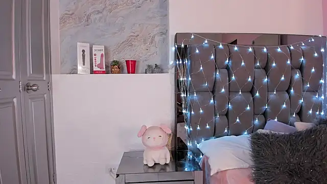 Kendall Rous  online show from April 2026 01:39:01 PM