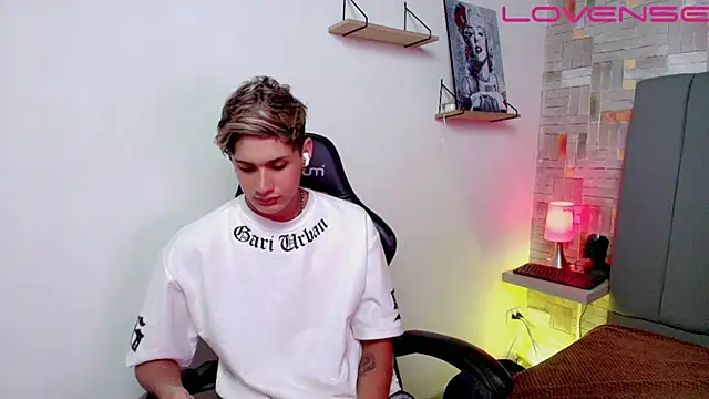 flaquito    online show from April 2026 08:42:01 PM