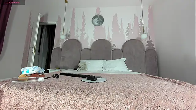 NolaDonovan online show from April 2026 07:01:02 PM