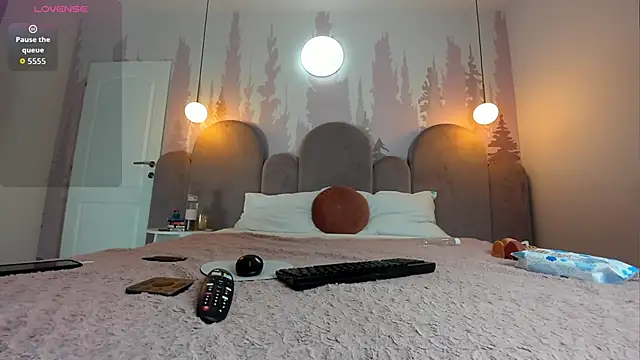 NolaDonovan online show from April 2026 06:25:02 PM