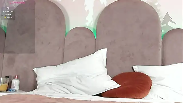 NolaDonovan online show from April 2026 07:58:01 PM