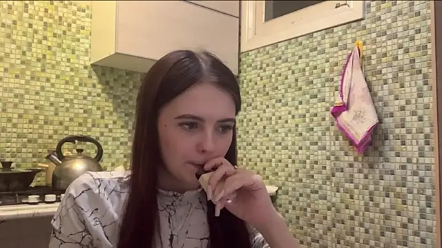 KikiAmino online show from April 2026 07:07:02 PM