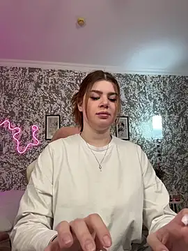 moneyforPeaches online show from April 2026 05:17:01 PM