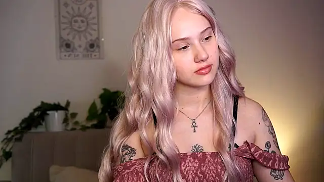 petite temptresss online show from April 2026 04:00:01 PM