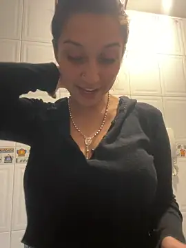 Isabella varella- online show from April 2026 02:57:01 PM