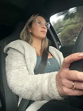 Isabella varella- online show from April 2026 09:39:33 PM