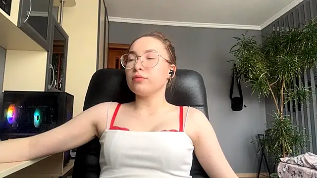 Milaissocute online show from April 2026 11:20:01 AM