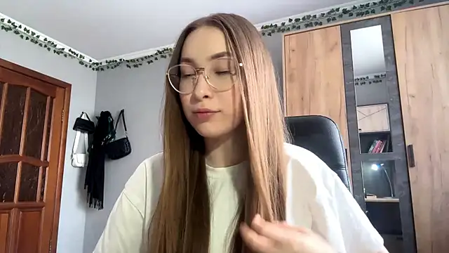 Milaissocute online show from April 2026 10:18:01 AM