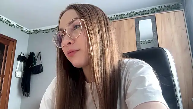 Milaissocute online show from April 2026 01:41:02 PM