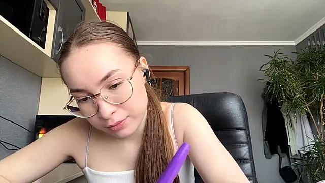 Milaissocute online show from May 2026 11:17:01 AM