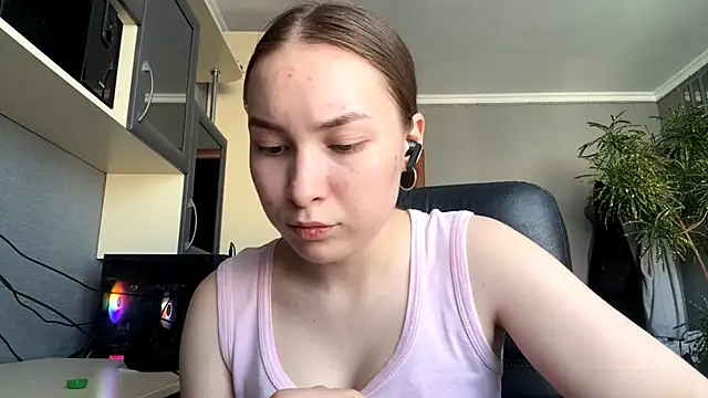 Milaissocute online show from May 2026 01:51:01 PM