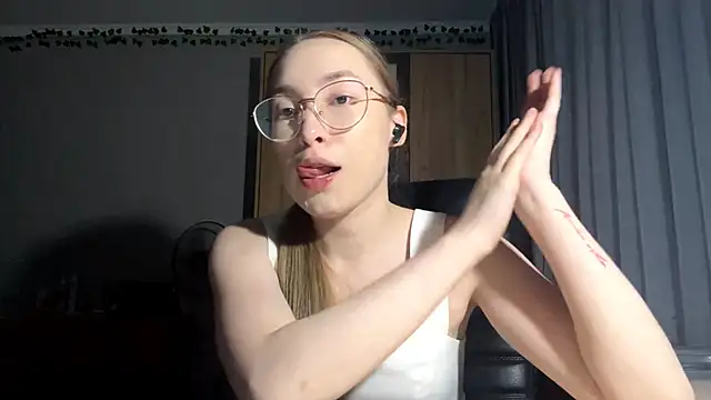 Milaissocute online show from June 2026 11:10:01 PM