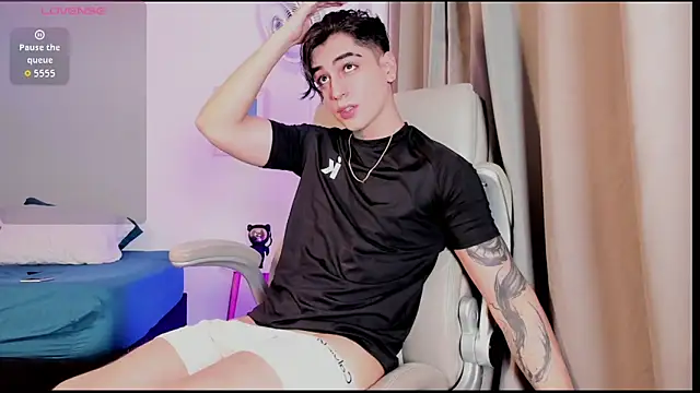 Thiago angel online show from April 2026 04:10:02 AM