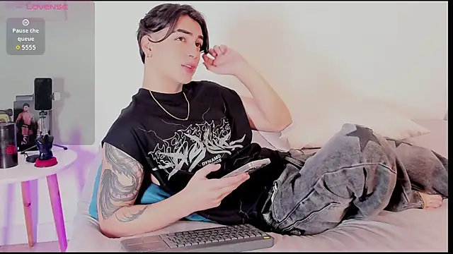 Thiago angel online show from April 2026 06:05:02 AM