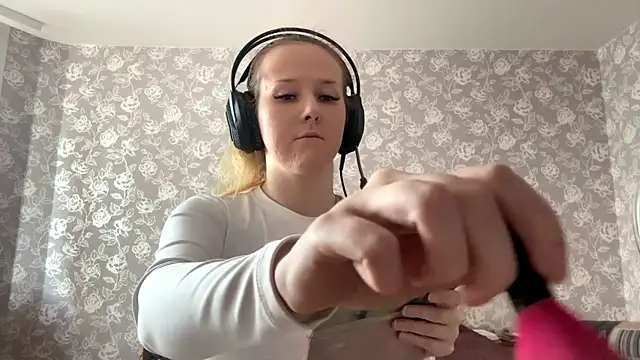 ElmiraGildea online show from April 2026 01:26:01 PM