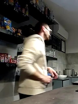 jozsi1995 online show from April 2026 07:28:02 PM