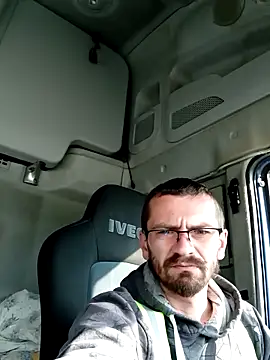 jozsi1995 online show from April 2026 06:31:01 AM