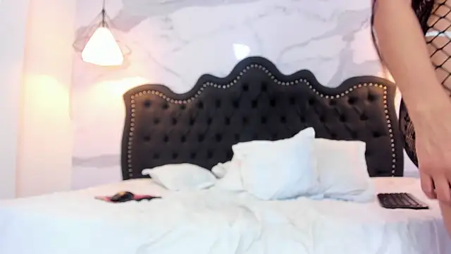 foxi cameron online show from April 2026 02:40:02 PM