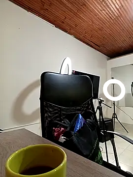 Leticia Hinkley  online show from April 2026 12:41:02 PM