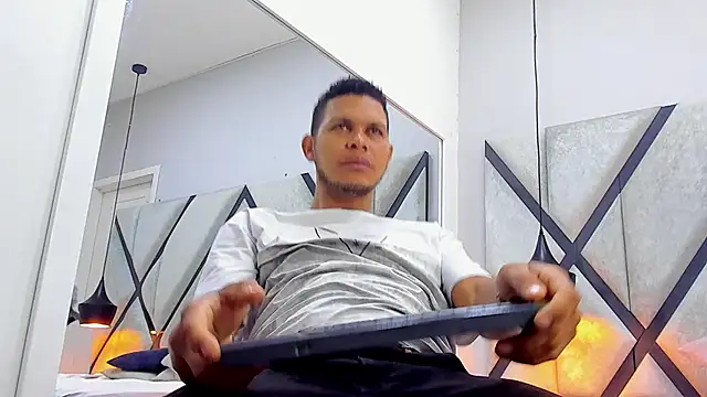 NohaBrooks online show from April 2026 12:21:02 PM