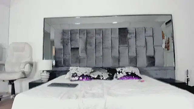 Ashly bloom  online show from April 2026 03:13:01 AM